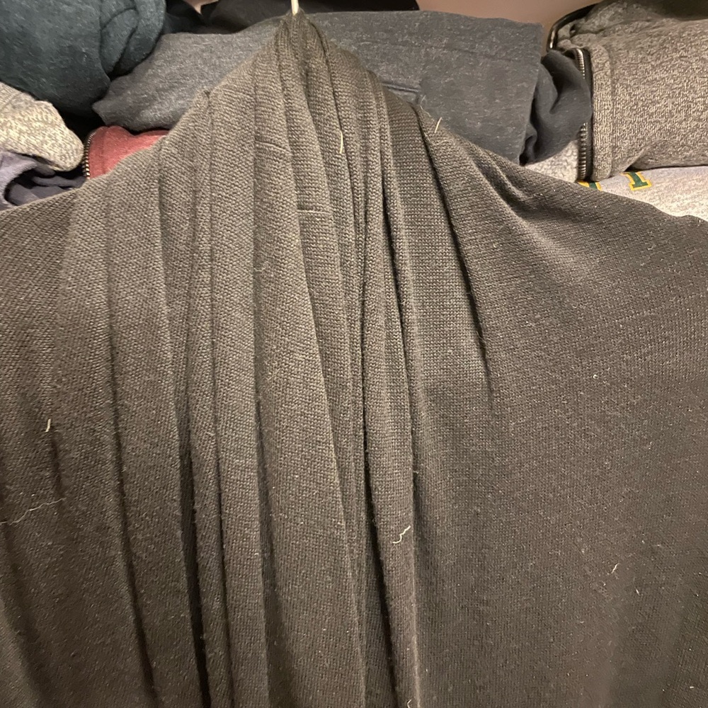 Lululemon black sweater - Picture 5 of 10